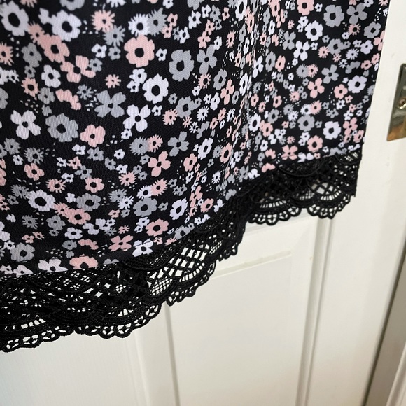 Size M flowered dress from New York & Company - Picture 4 of 9